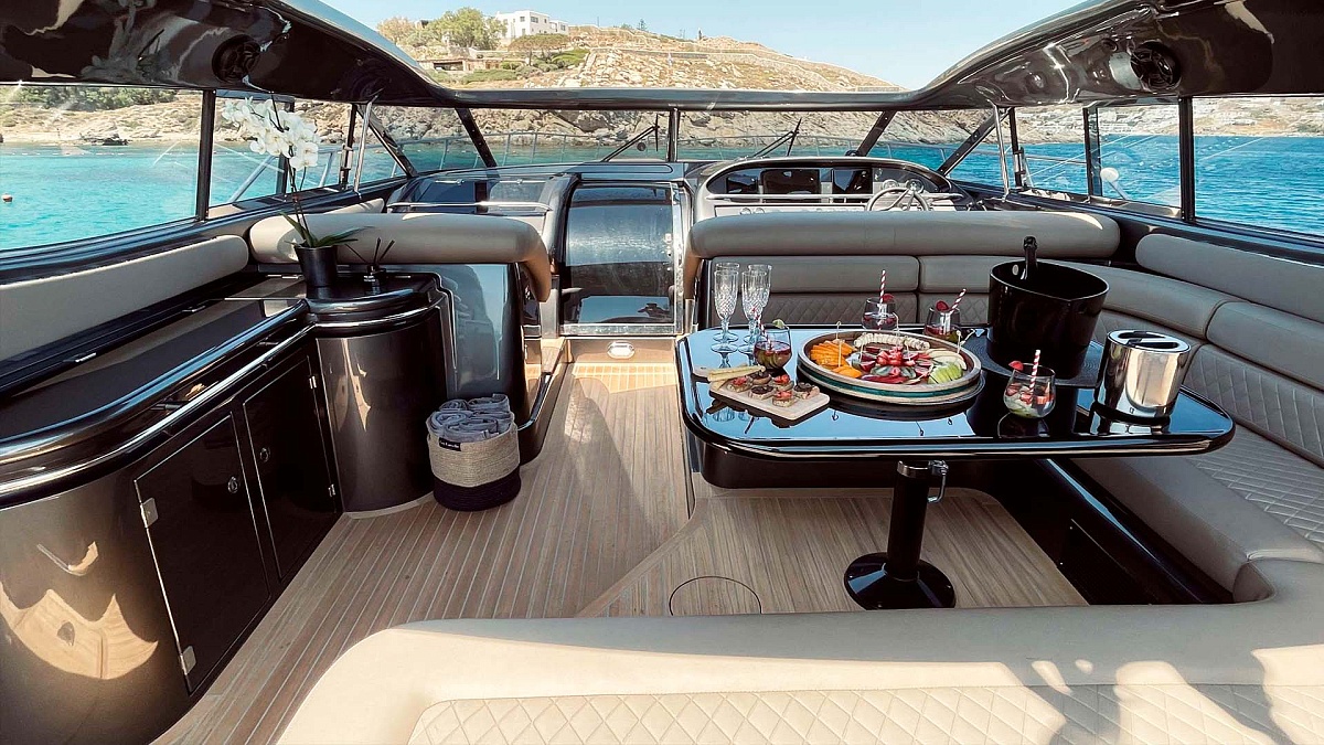 Аренда яхты Sunseeker 68 "007" на Миконосе